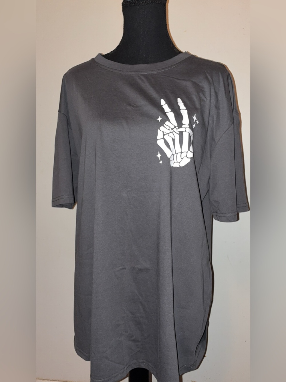 Men's Gray Graphic Tee with White Skeleton Peace Hand